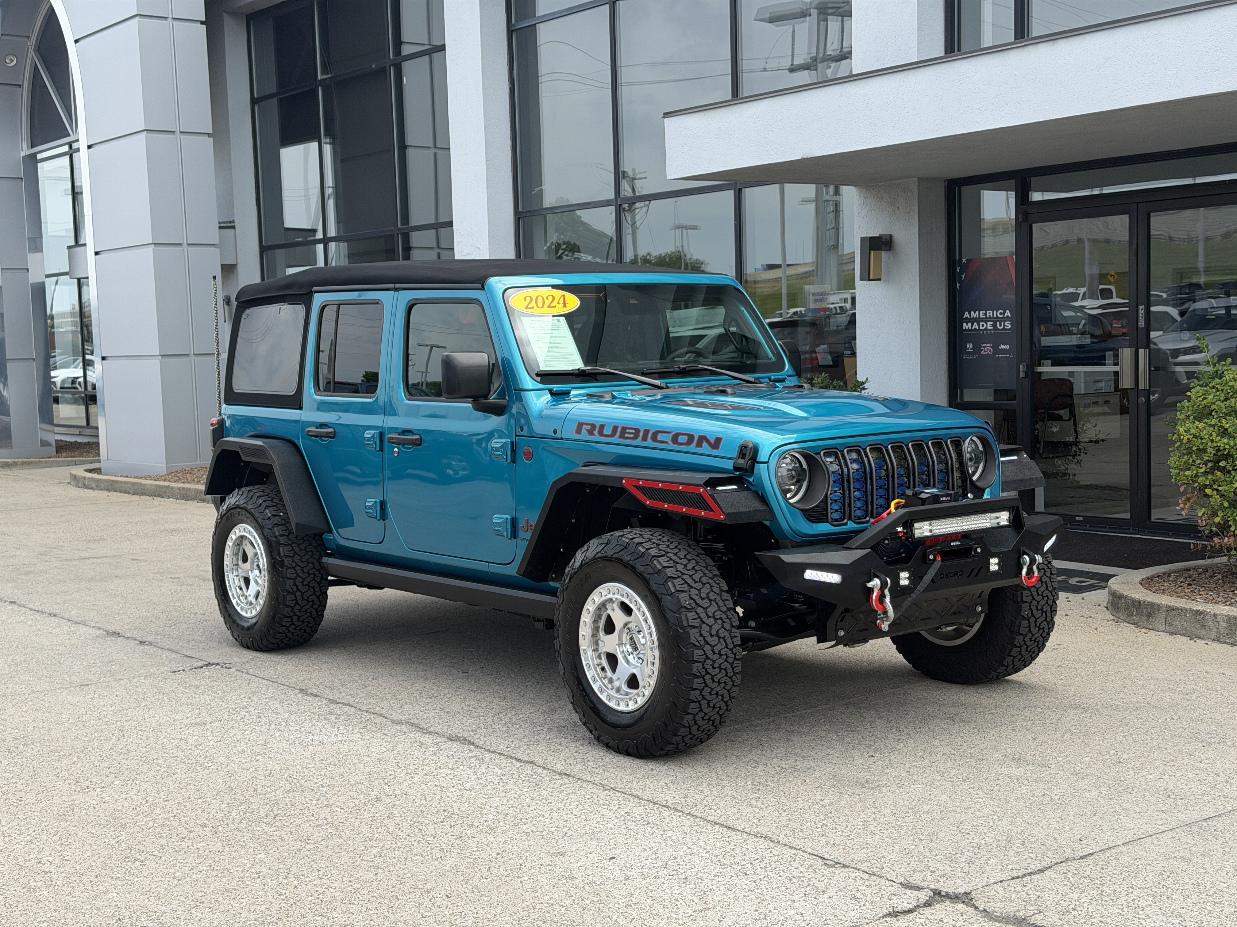 Used 2024 Bikini Pearl Coat Jeep Rubicon image 2