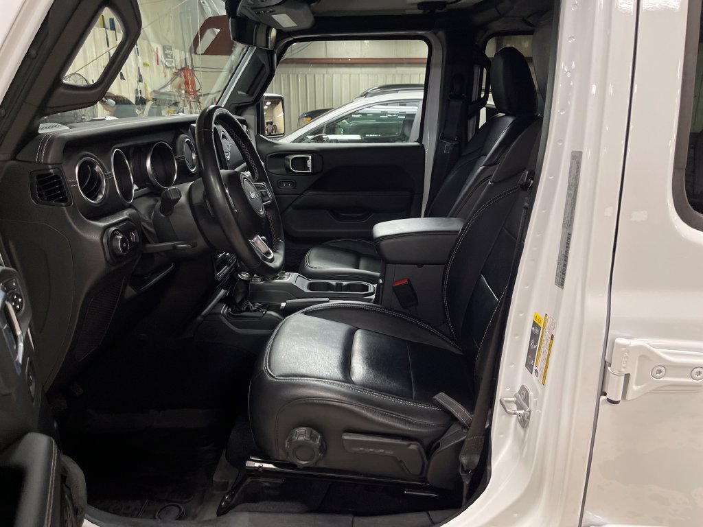 Used 2023 White Jeep Sahara image 14