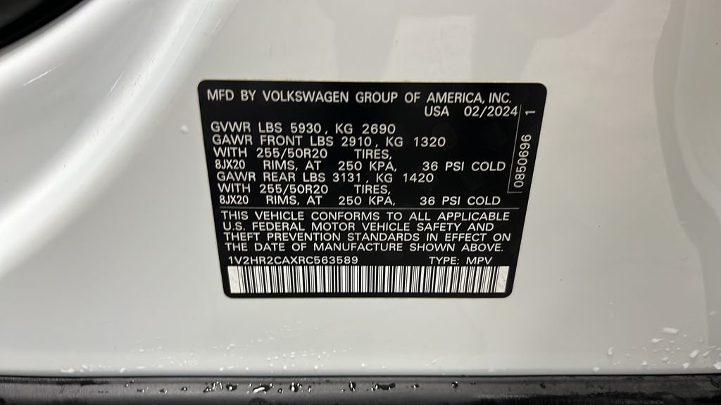 Used 2024 White Volkswagen 2.0T SE w/Technology image 28