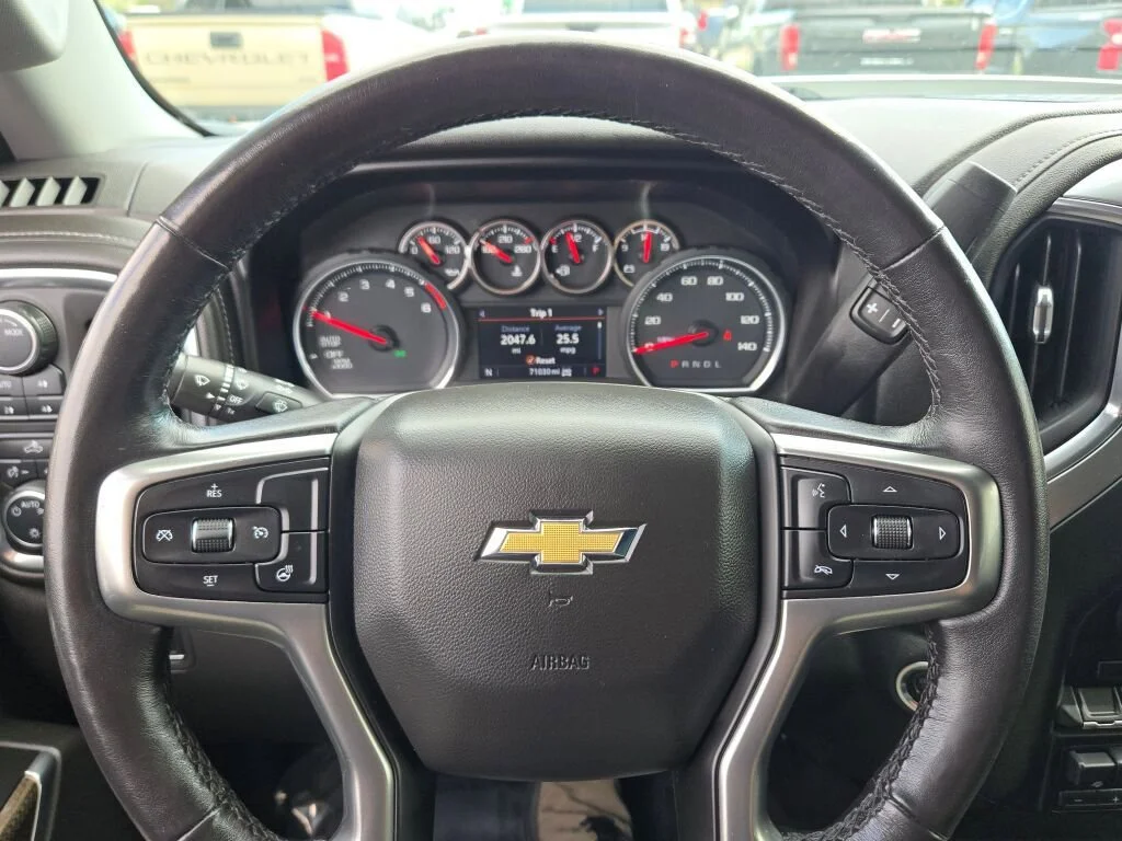 Used 2020 SUMMIT WHITE Chevrolet LT image 30