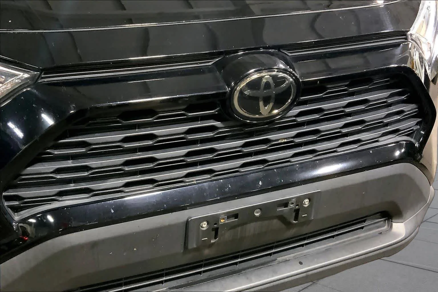 Used 2020 Midnight Black Metallic Toyota XLE image 30
