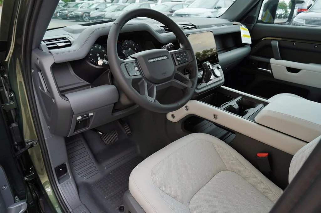 New 2026 Woolstone Green Land Rover X-Dynamic SE image 12