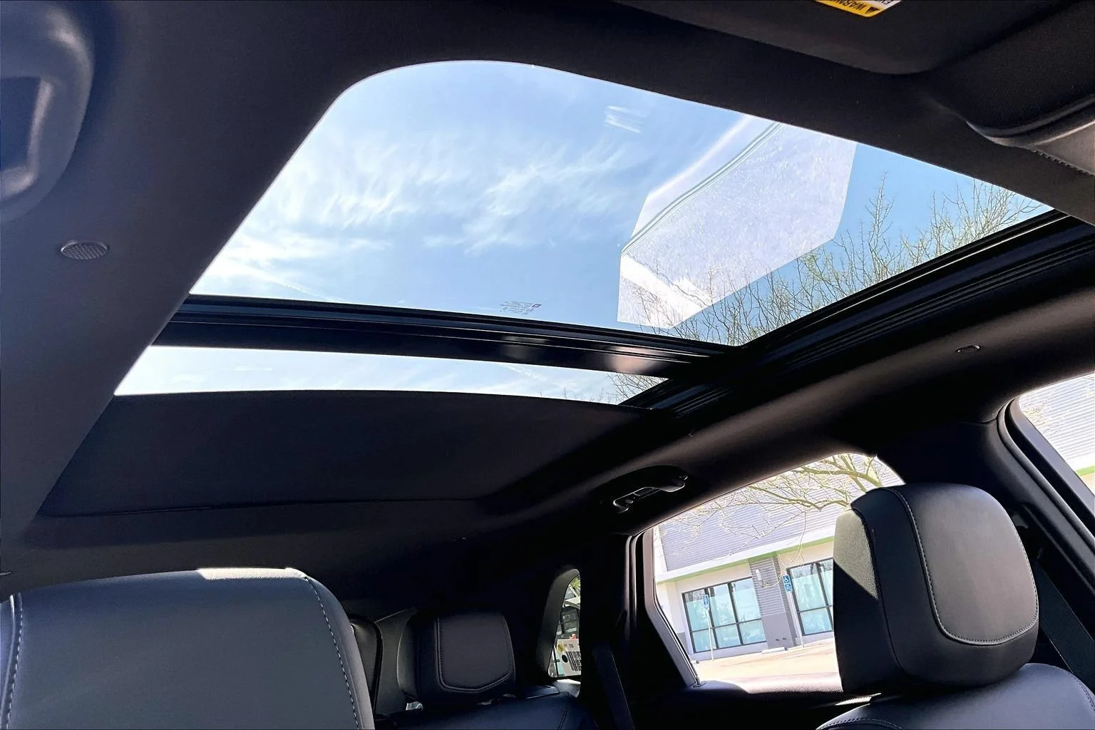 New 2026 Crystal White Tricoat Cadillac Premium Luxury image 31
