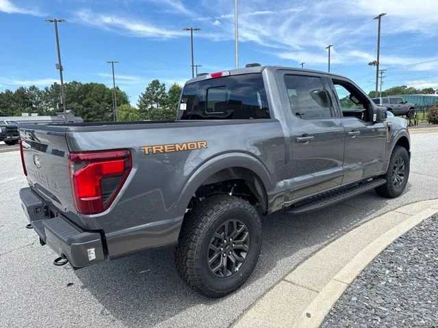 New 2026 Carbonized Gray Metallic Ford Tremor image 10