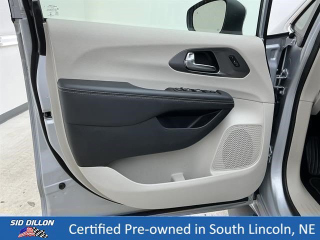 Used 2023 Silver Mist Clearcoat Chrysler Touring L image 16