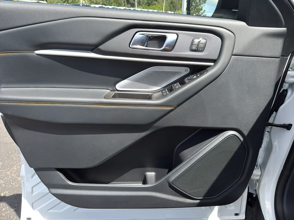 New 2026 Star White Metallic Tri-Coat Ford Tremor® image 15