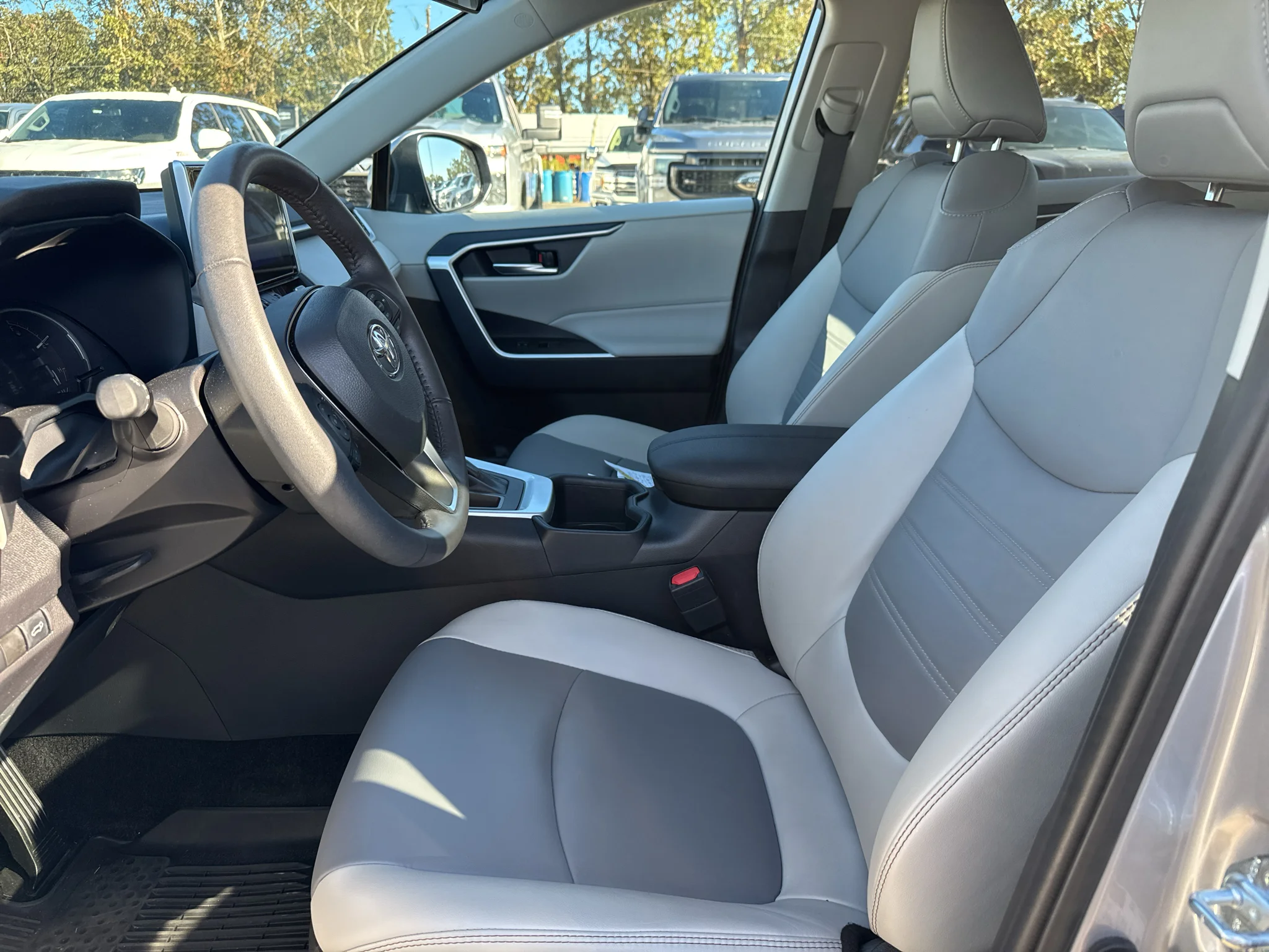 Certified Used 2025 Silver Sky Metallic Toyota XLE Premium image 9