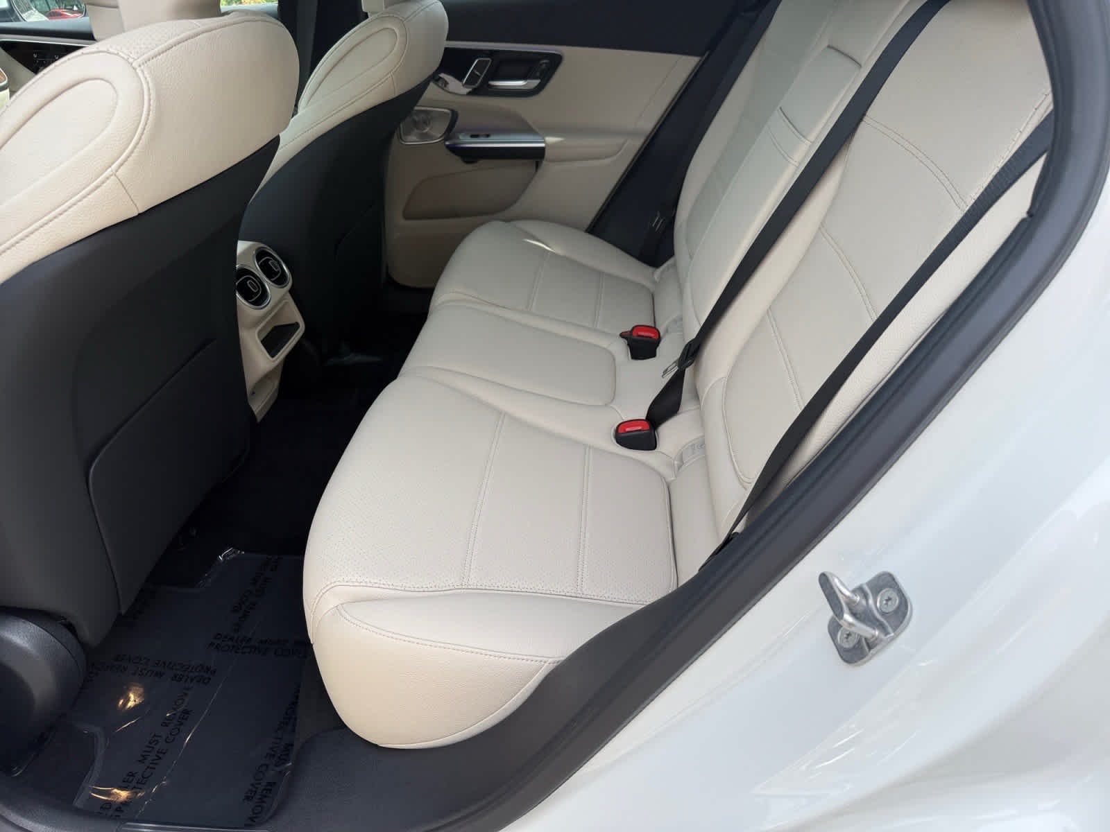 New 2026 Polar White Mercedes-Benz GLC 300 image 11