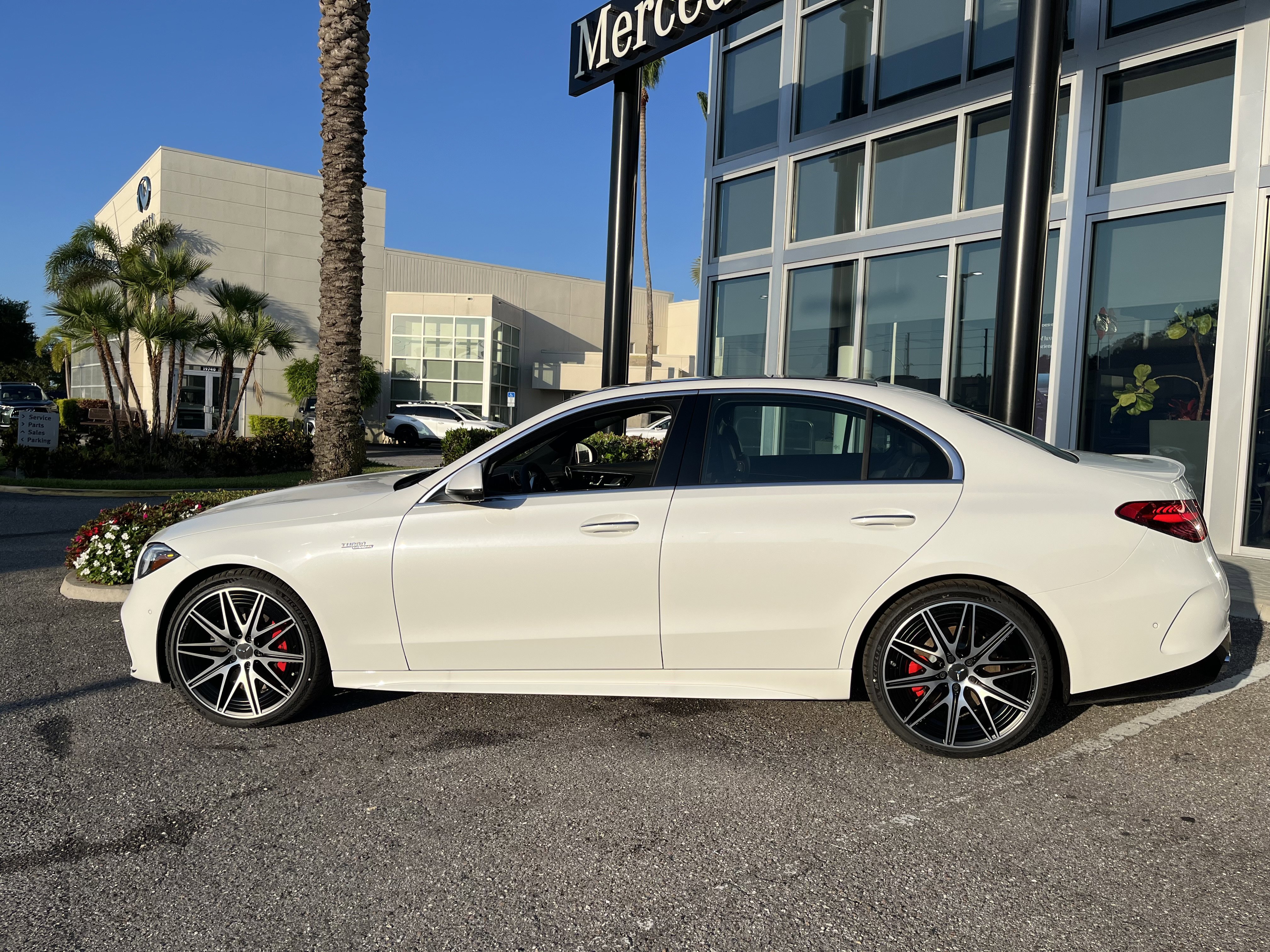 New 2026 MANUFAKTUR Moonlight White Metallic Mercedes-Benz AMG® C 43 image 32