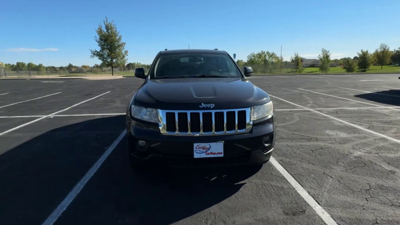2013 Jeep Grand Cherokee Laredo Sport photo 3