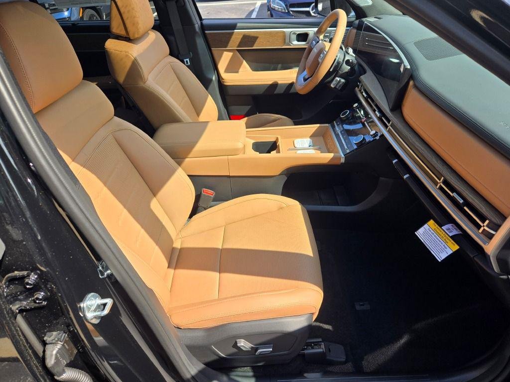 New 2027 Phantom Black Hyundai Limited image 4