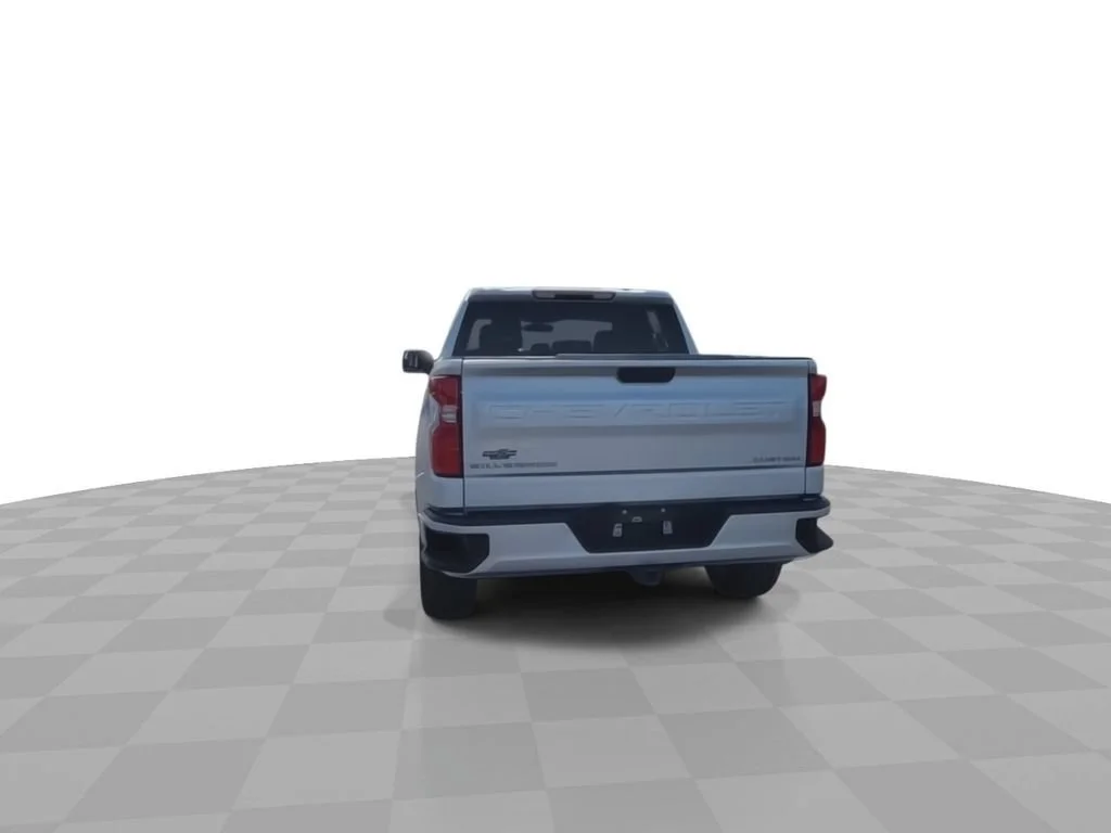 Used 2022 SILVER ICE METALLIC Chevrolet Custom image 7