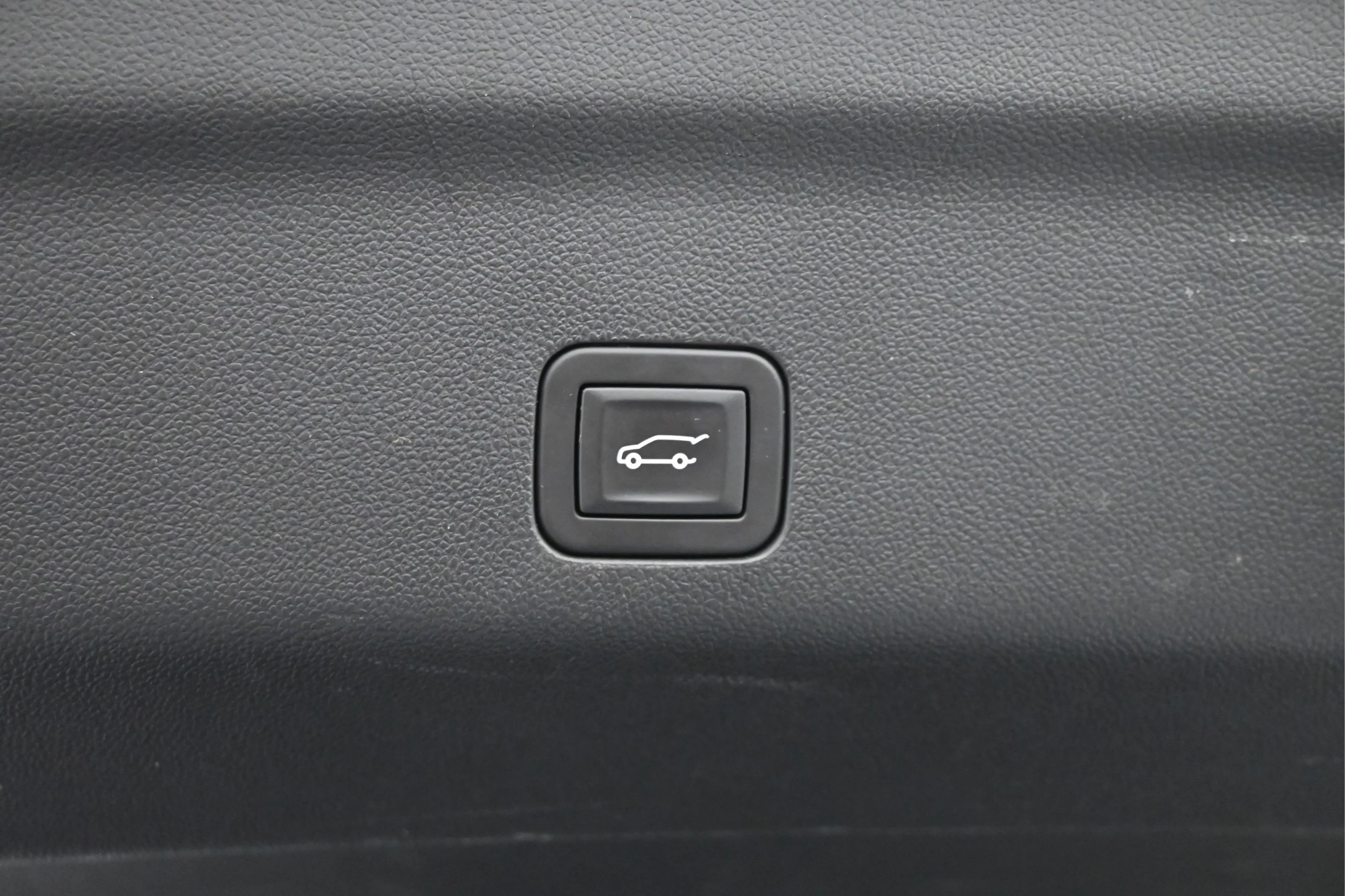 Used 2025 Sterling Gray Metallic Chevrolet LT image 7
