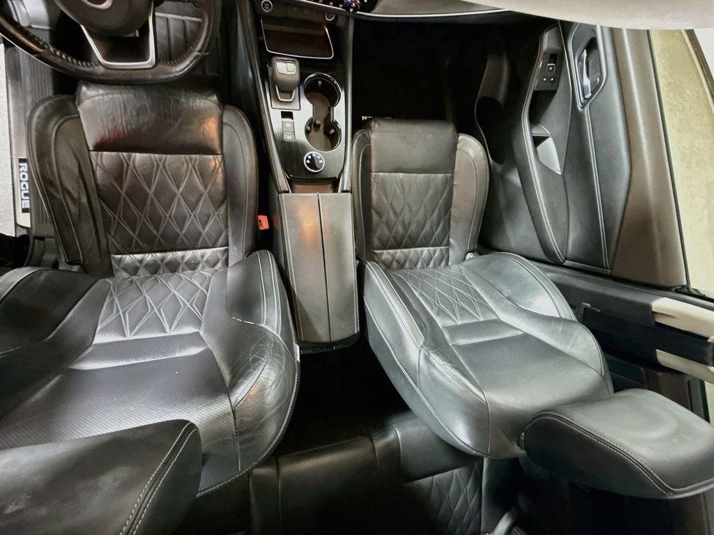 Used 2021 Super Black Nissan Platinum image 23