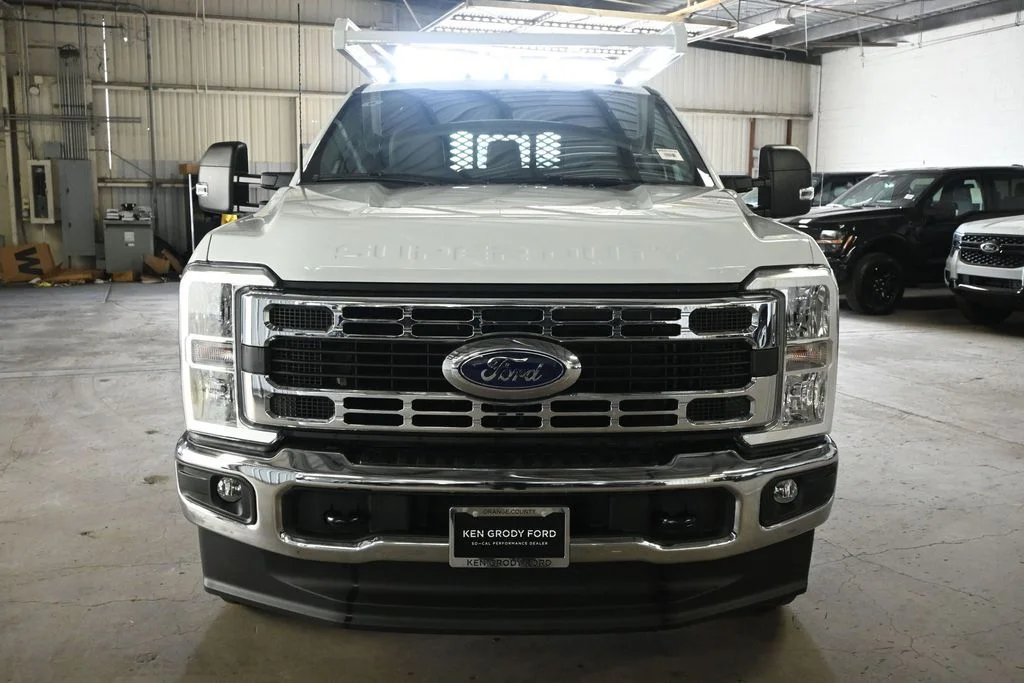 New 2026 Oxford White Ford XL image 4