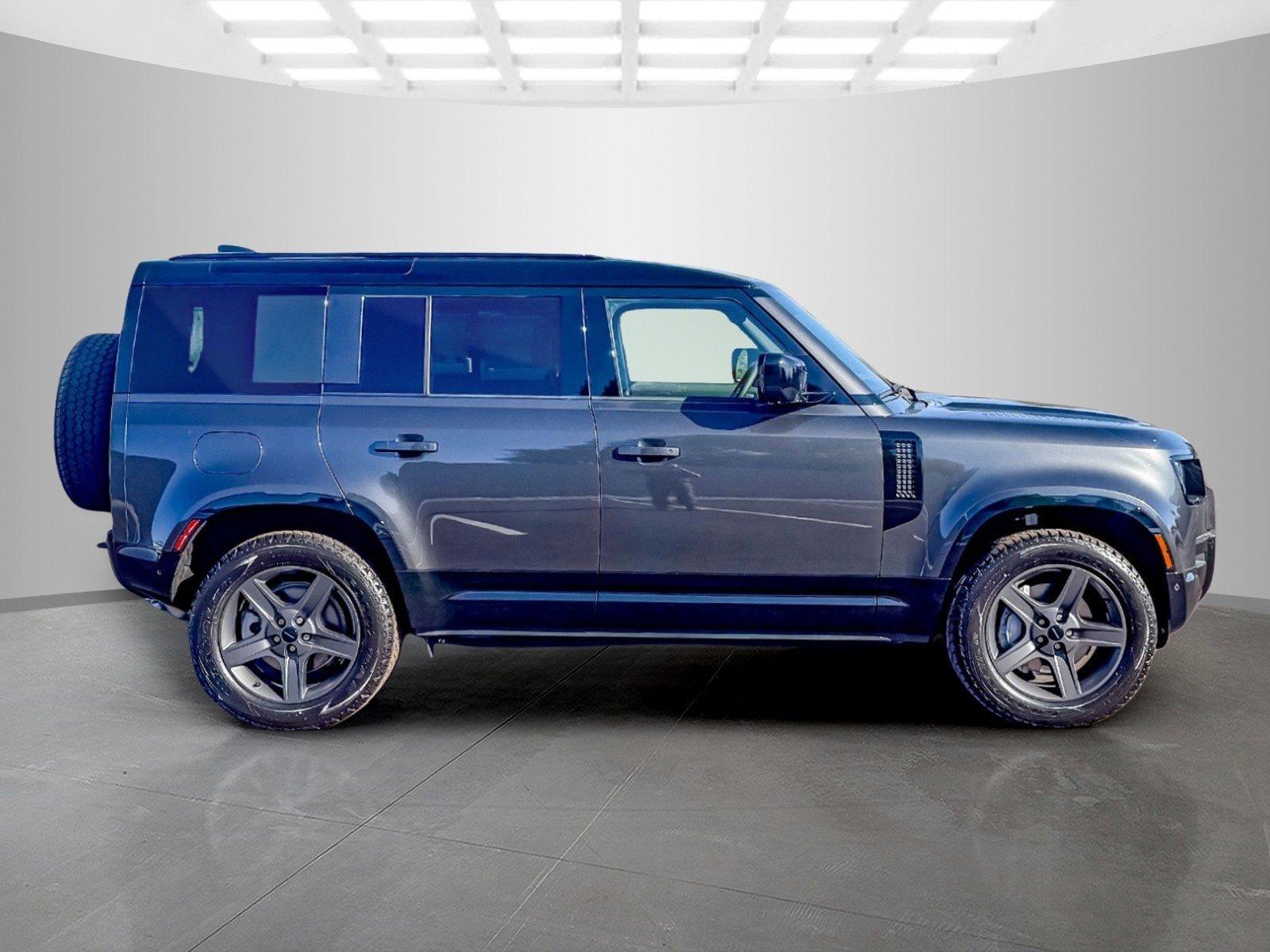New 2026 Carpathian Grey Land Rover X-Dynamic SE image 6