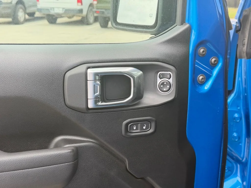 New 2026 Hydro Blue Pearl-Coat Exterior Paint Jeep Mojave image 15