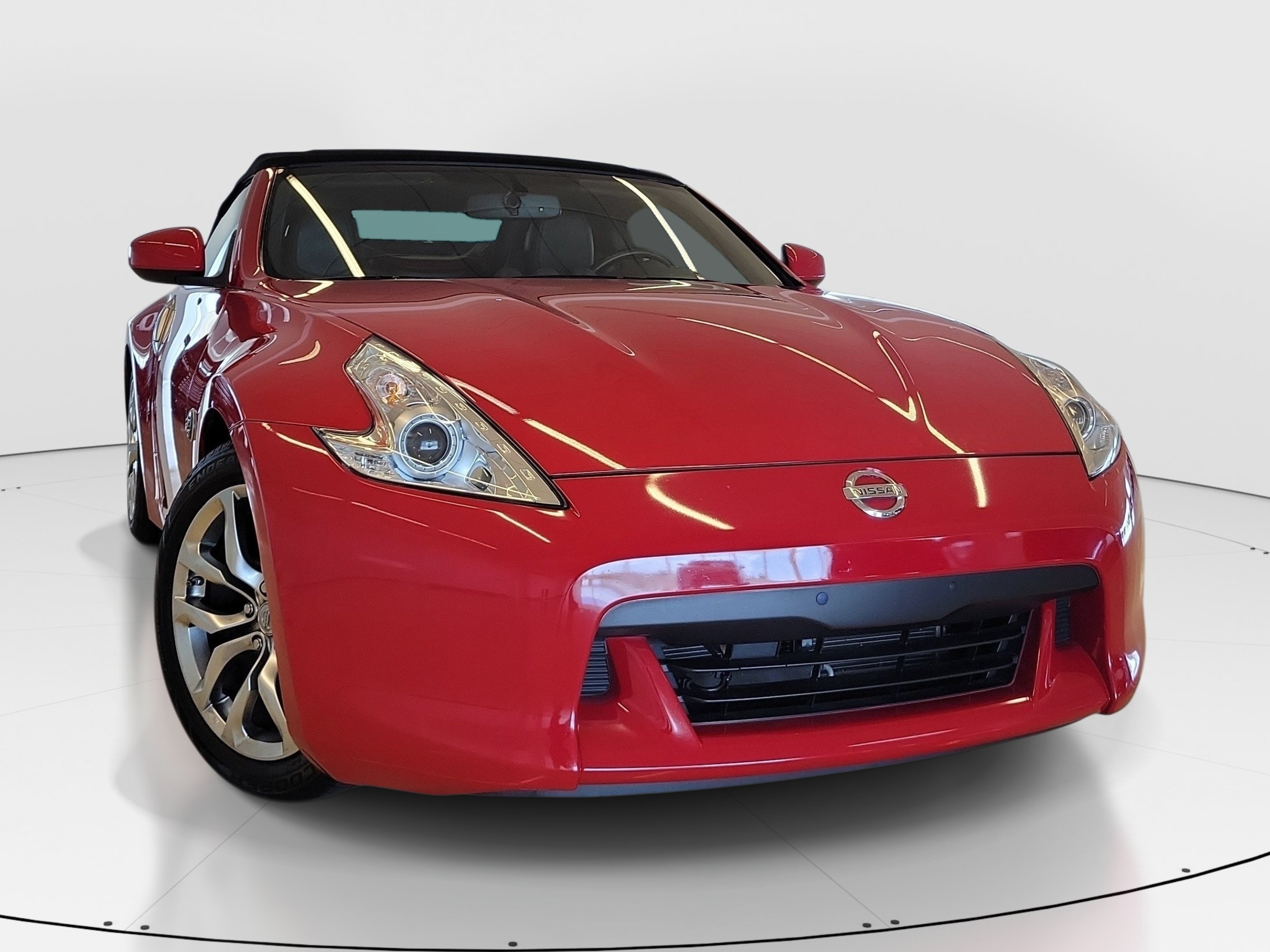 Used 2010 Solid Red Nissan Touring image 2