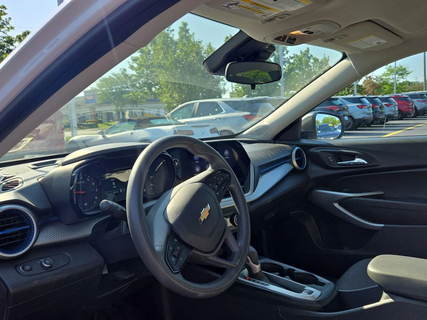 Used 2025 Summit White Chevrolet LS image 3
