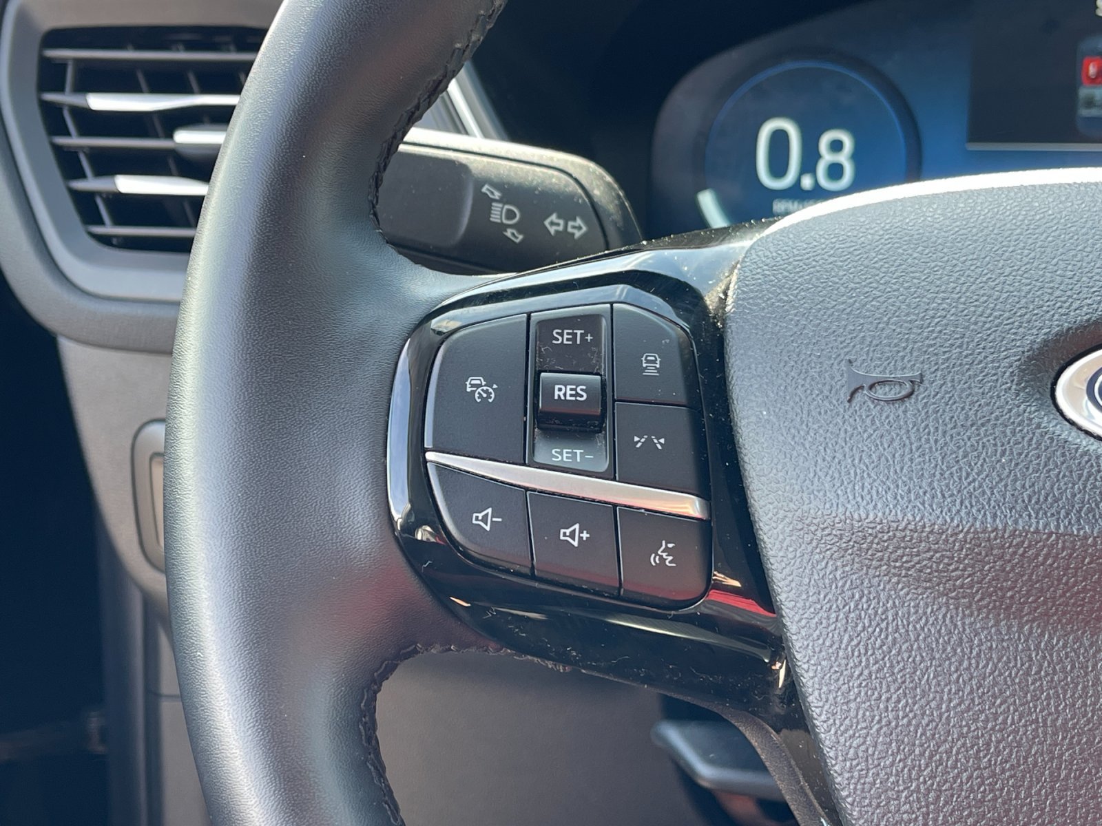 Used 2024  Ford Platinum image 27