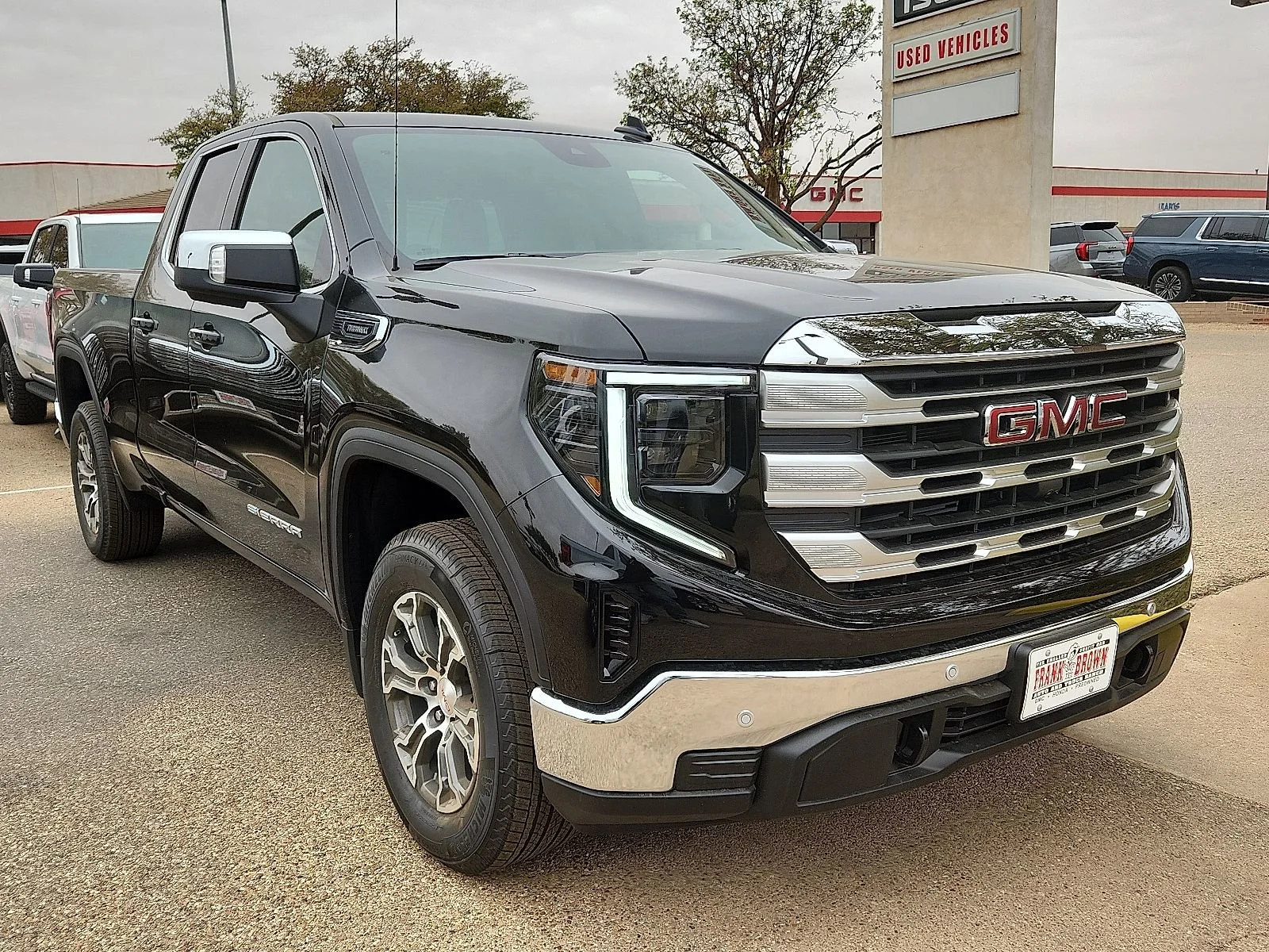 New 2026 Onyx Black GMC SLE image 4