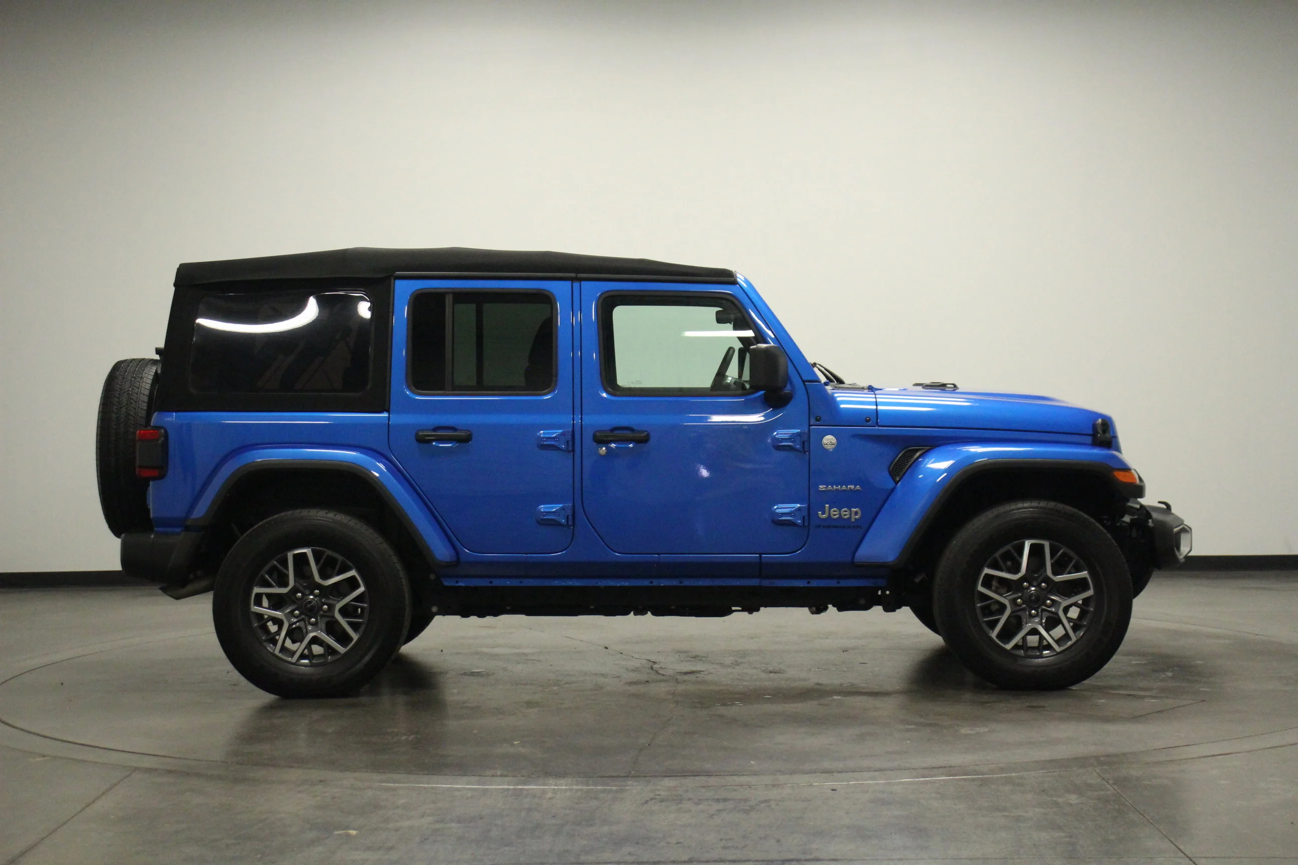 2024 Jeep Wrangler 4-Door Sahara - Photo 9