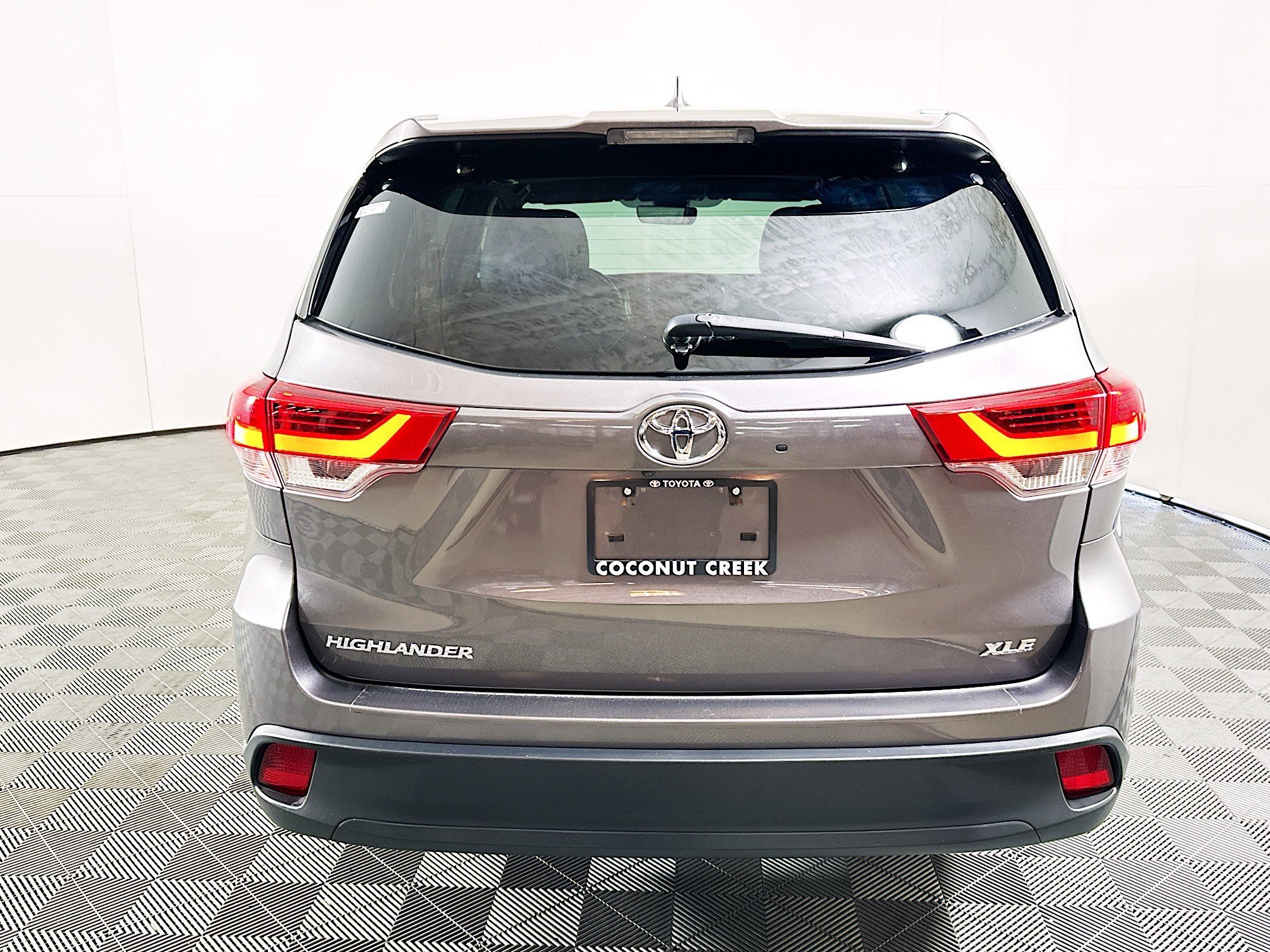 2019 Toyota Highlander thumbnail 6