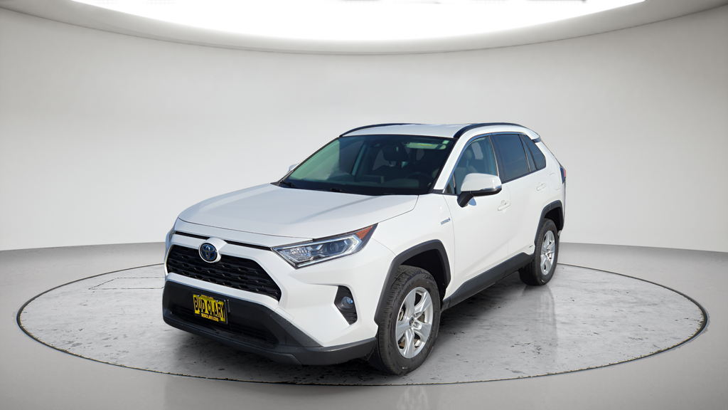 Used 2021 White Toyota XLE image 13