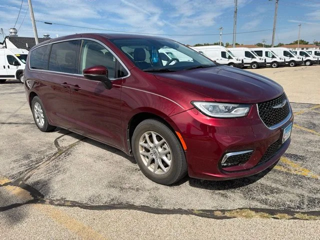 Used 2023 Velvet Red Pearlcoat Chrysler Touring L image 3