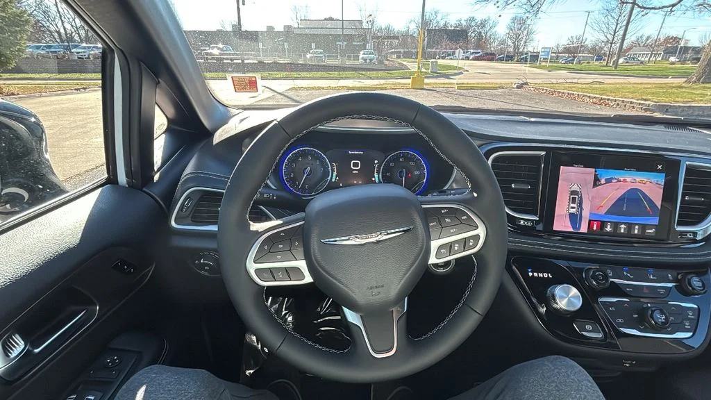 2026 Chrysler Pacifica Select - Photo 15