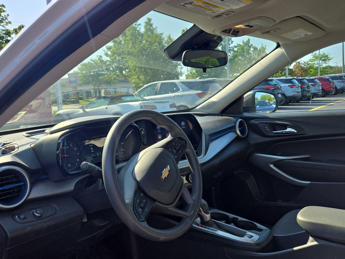 Used 2025 Summit White Chevrolet LS image 3