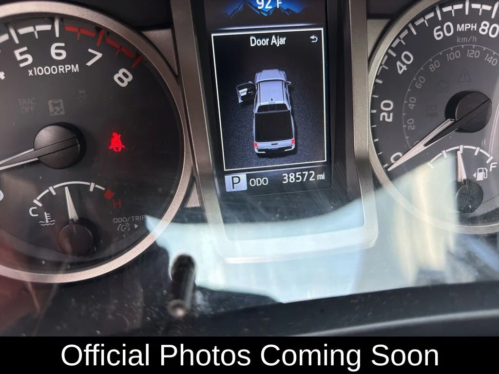 2023 Toyota Tacoma SR5 Double Cab 4WD V6 Auto Short Bed's photo