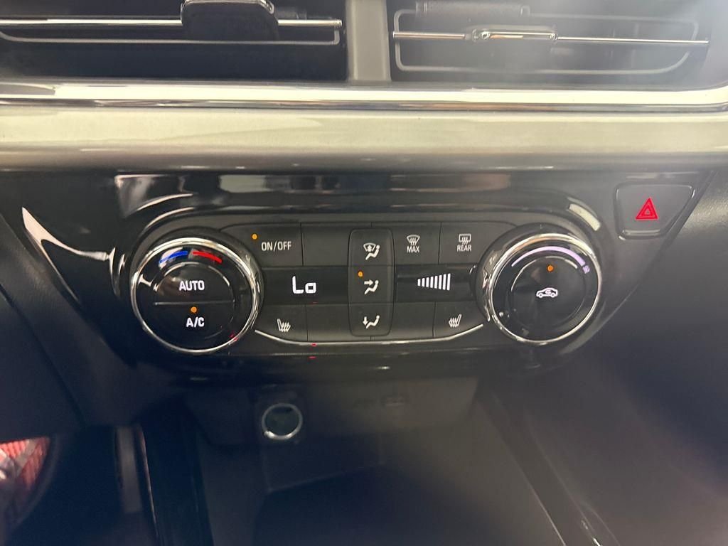 Used 2025 White Chevrolet LT image 28