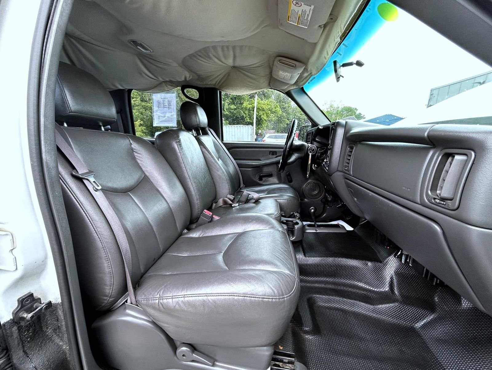 Used 2003 White Chevrolet Base image 15