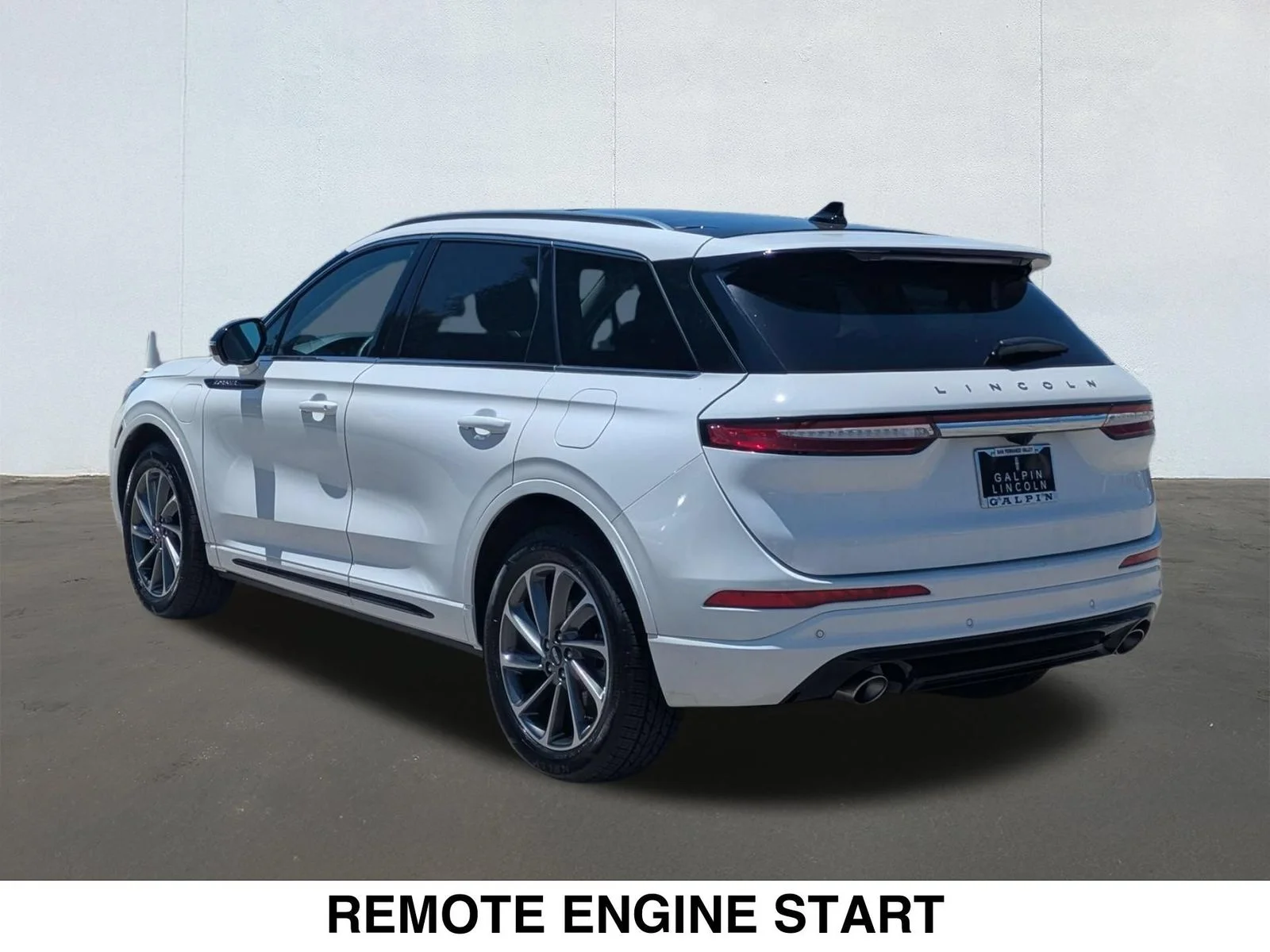 Used 2024 White Lincoln Grand Touring image 3
