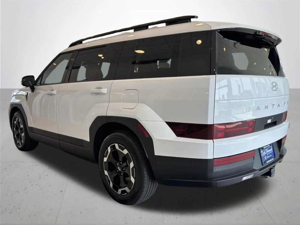 Used 2025 White Hyundai SEL image 9