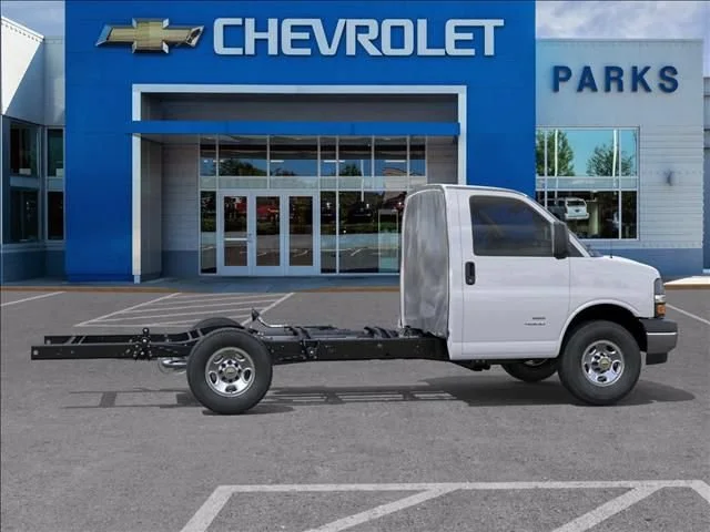 New 2025 Summit White Chevrolet 1WT image 5