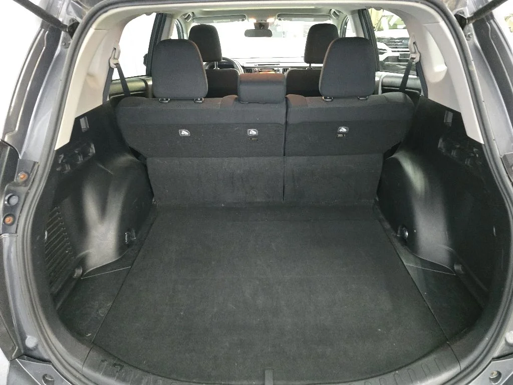 Used 2018 Gray Toyota XLE image 12