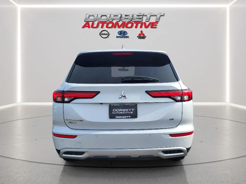 Used 2024 White Diamond Mitsubishi SE image 7