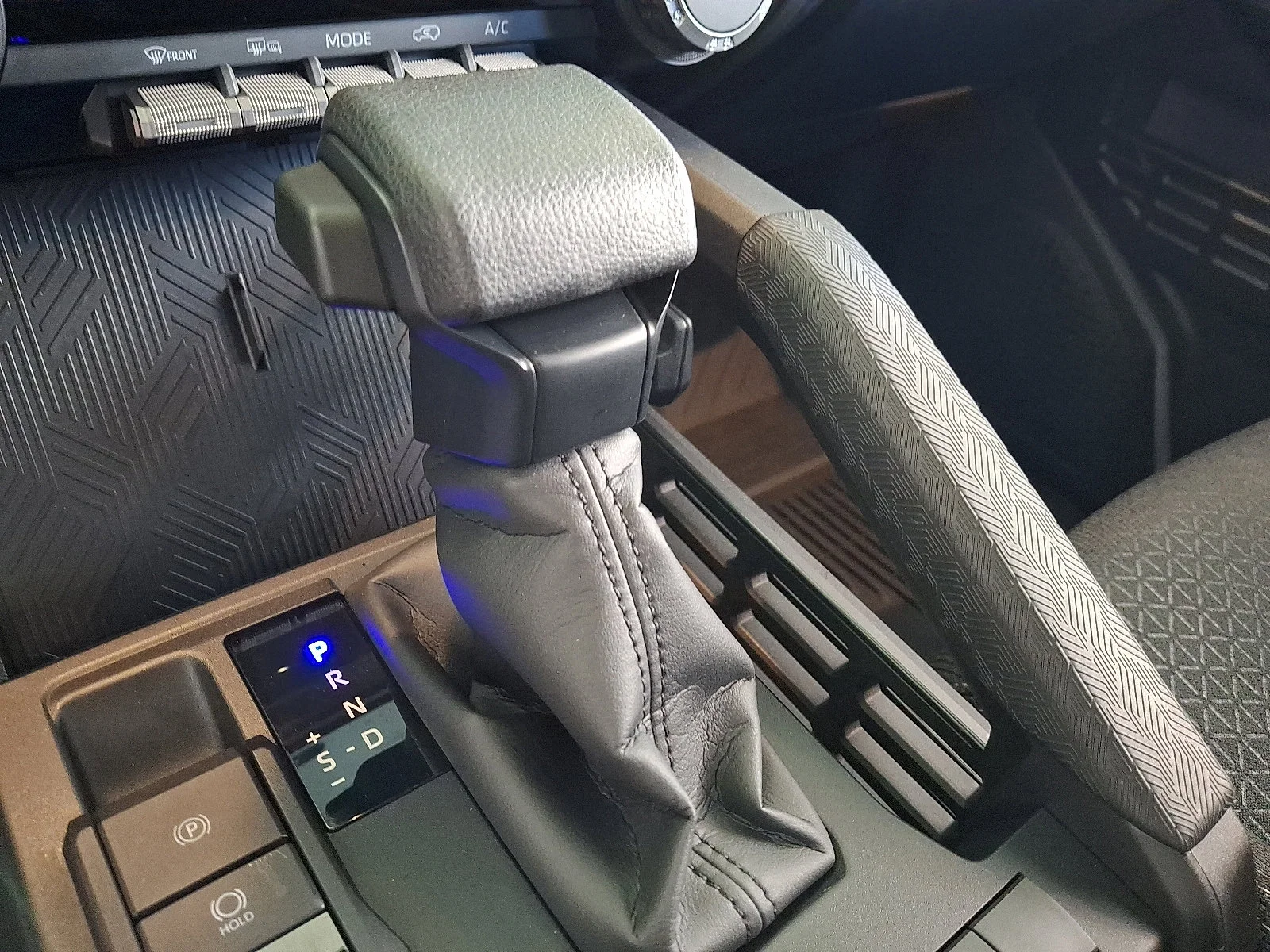 Used 2025 Cutting Edge - 1L0 Toyota SR5 image 13