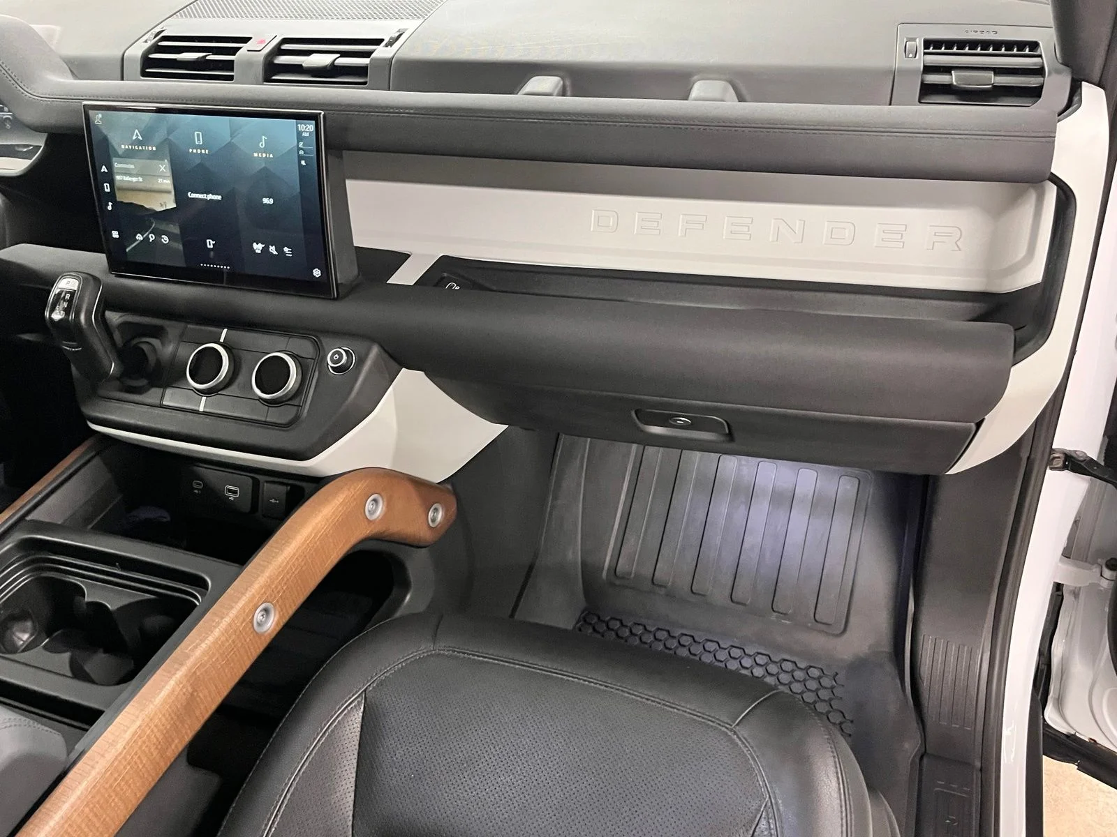 Used 2022  Land Rover S image 21