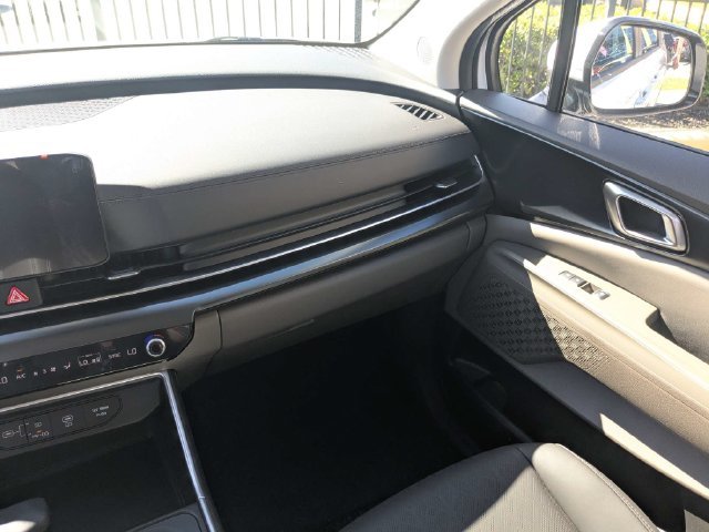 New 2027 White Kia LXS image 21