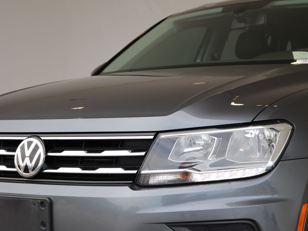 Used 2018 Gray Volkswagen 2.0T SEL image 57
