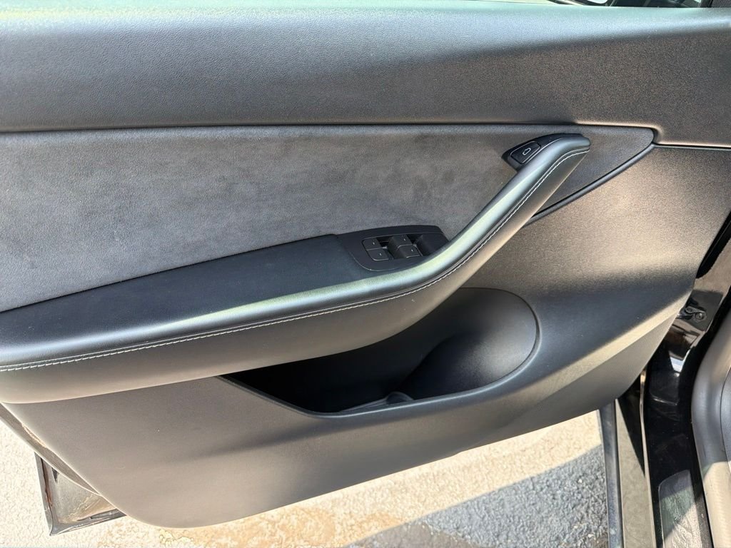Used 2022 Black Tesla Long Range image 9