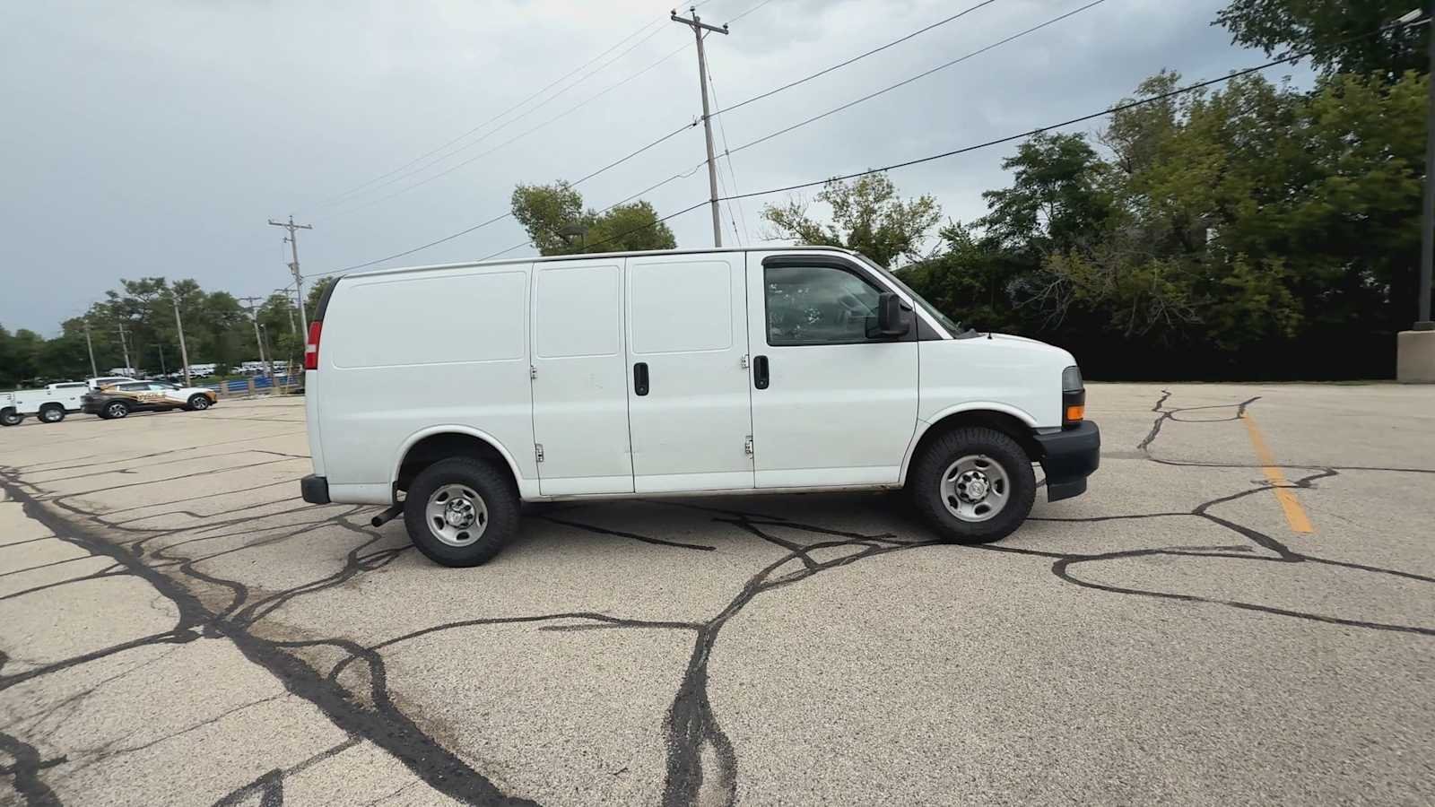 Used 2019 SUMMIT WHITE Chevrolet Work Van image 9