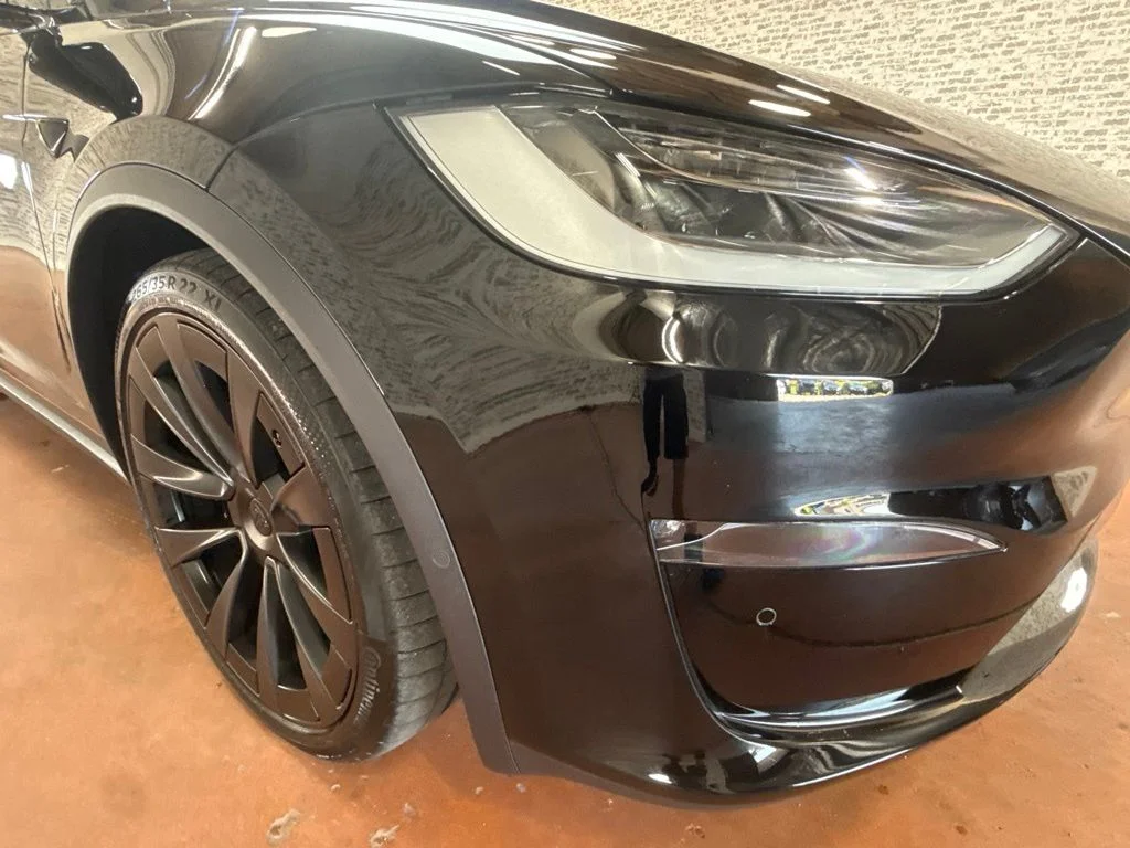 Used 2022 Solid Black Tesla Base image 9