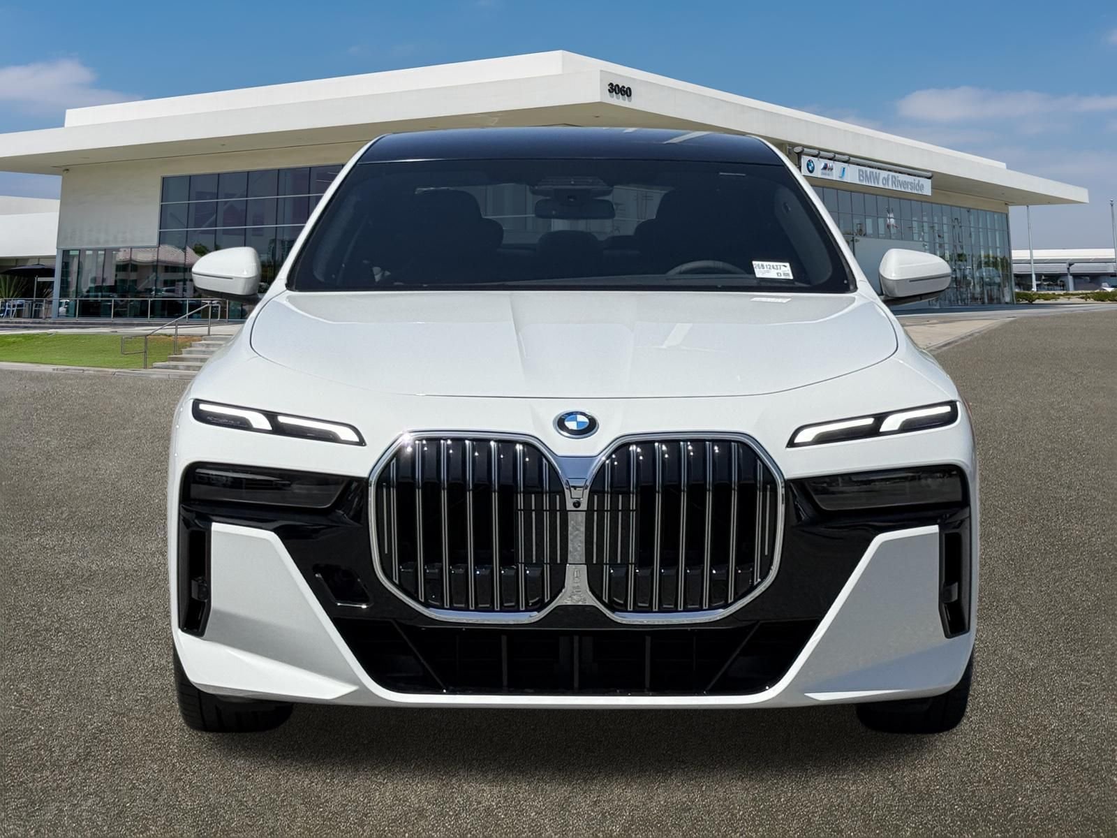 New 2026 Alpine White BMW 750e xDrive image 3