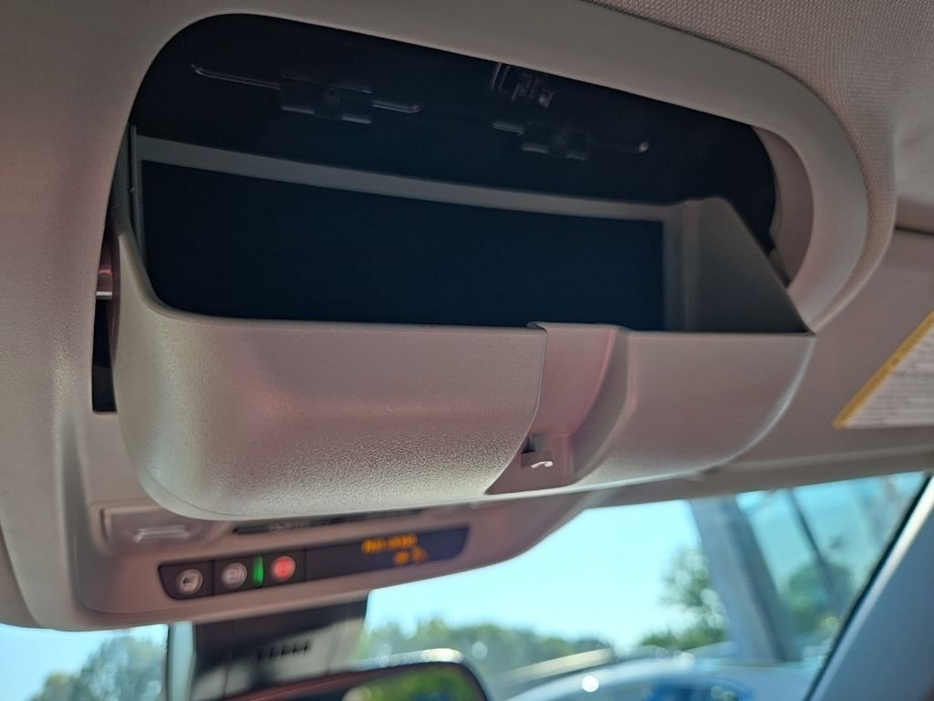 Used 2023 White Chevrolet Premier image 65