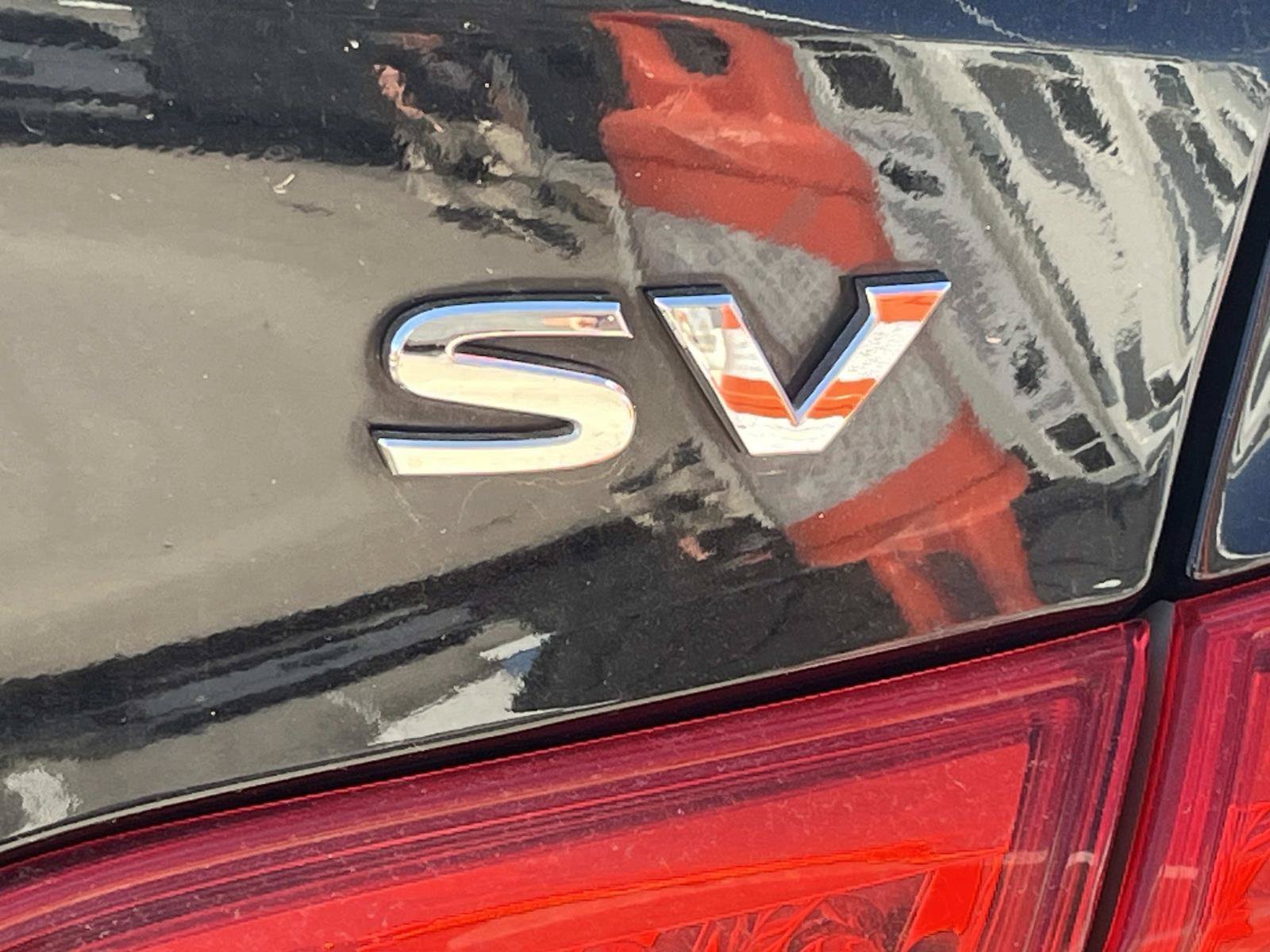 Used 2014 Super Black Nissan SV image 6