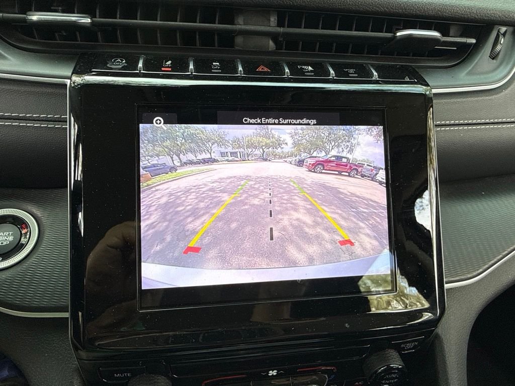 Used 2023 Silver Jeep Laredo image 29